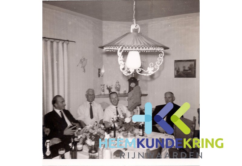 1964 Douane Schipperfeestje in de woning van de Kok aan de waterkant uiters links deh. Broekhuizen -rechts Hendrien van der Laag-Damen Coll. HKR (5)